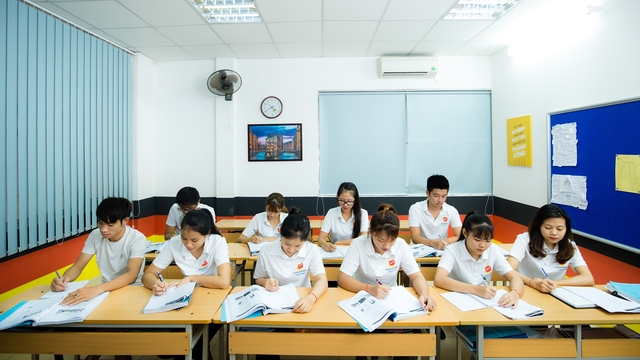 Vietnamesische Schüler beim lernen