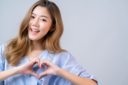Vietnamesische Pflegekraft liebt ihren Job